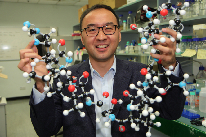 HKU Chemist Dr Li Xuechen receives Croucher Senior Research Fellowship 